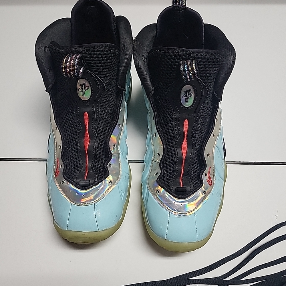 Nike Kids Sneakers in Black and Light Blue